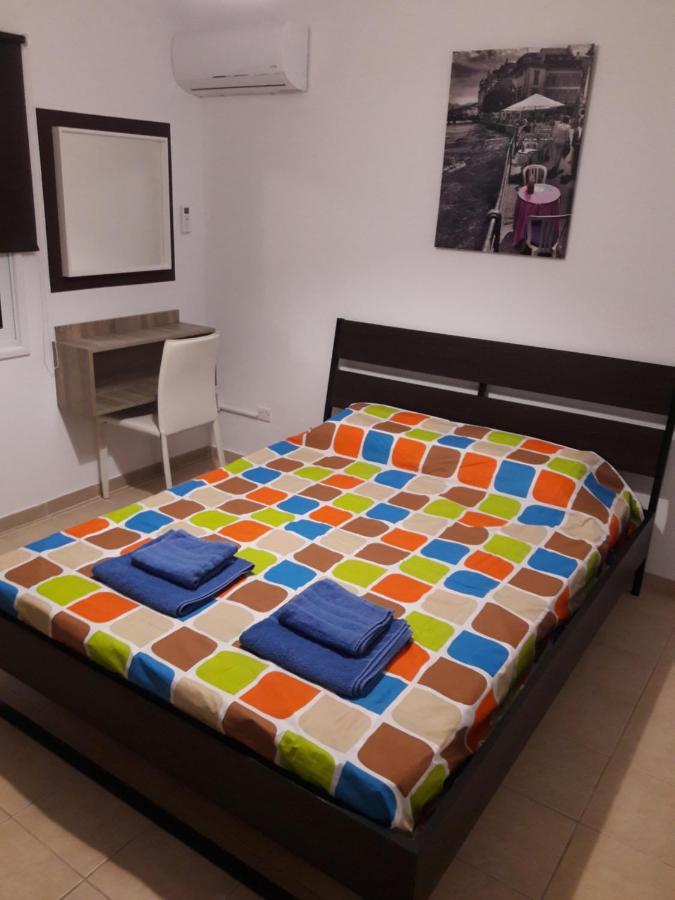 Holiday Home Larnaca Bagian luar foto
